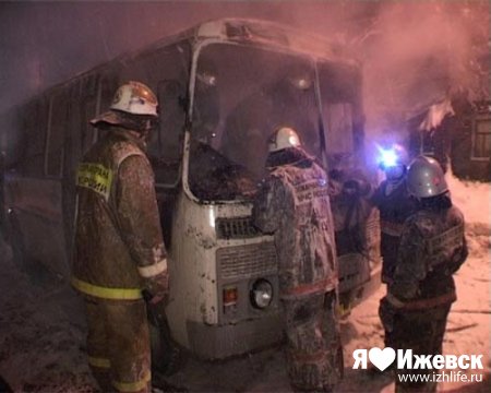 В Воткинске загорелся переполненный пассажирами автобус