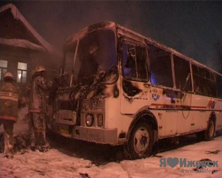 В Воткинске загорелся переполненный пассажирами автобус