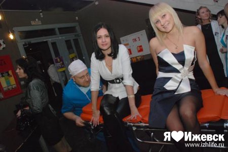 Актеры из «Интернов» в Ижевске провели массовый медосмотр