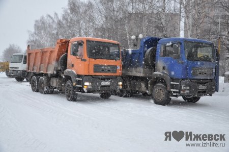 Трем управляющим компаниям Ижевска грозит штраф в 50 тысяч рублей за неубранный снег