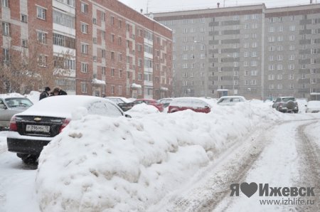 Трем управляющим компаниям Ижевска грозит штраф в 50 тысяч рублей за неубранный снег