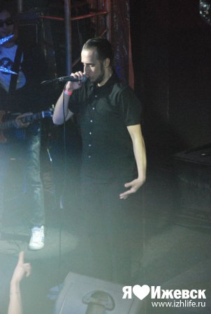 Известный панк-музыкант отыграл концерт в Ижевске… босиком