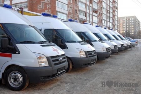 Больницам Ижевска подарили 10 машин скорой помощи