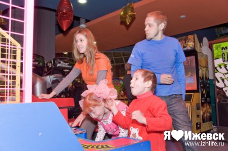 Благодаря ТРК «Петровский» восемь детей-сирот в 2010 году обрели семью