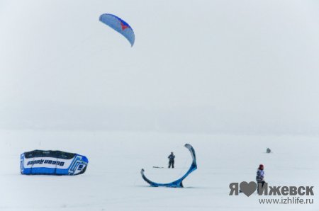 Из-за отсутствия ветра соревнования по кайтингу в Ижевске пришлось отложить