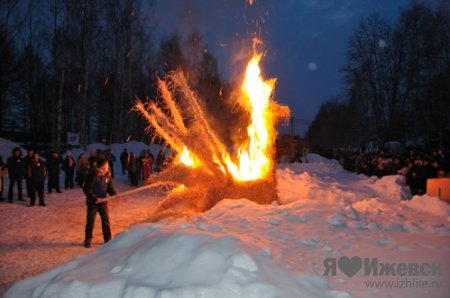 В Ижевске сожгли талисман Олимпийских игр 2014