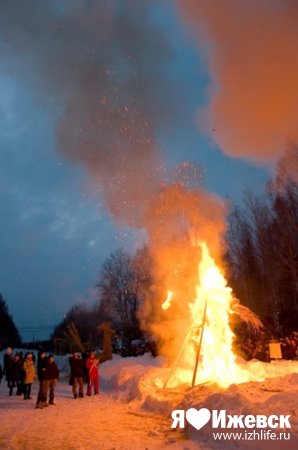В Ижевске сожгли талисман Олимпийских игр 2014