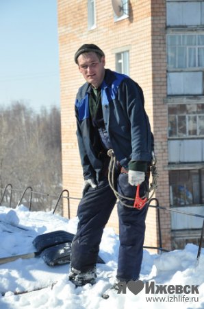 В одном из жилых домов Ижевска из-за снега обвалилась крыша