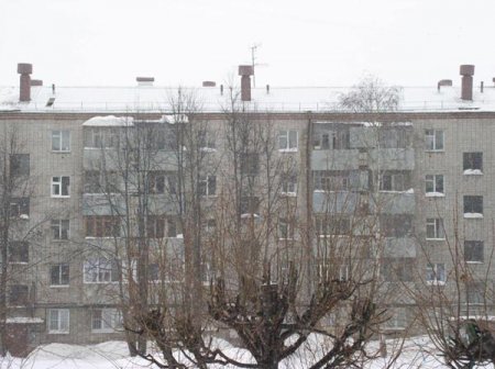 В Ижевске починили рухнувшую под тяжестью снега кровлю жилого дома