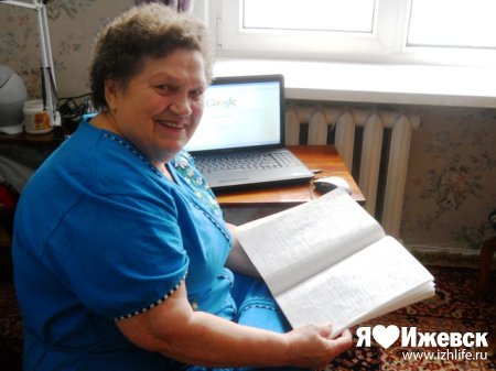 80-летняя ижевчанка подключилась к Интернету и созванивается со своим внуком по «скайпу»