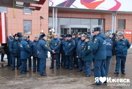 Торговый центр в Ижевске «тушили» с помощью беспилотников