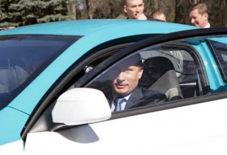 Владимир Путин решил съездить к Дмитрию Медведеву на «Ё-мобиле»
