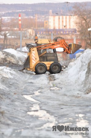 В Ижевск пришла весна: город тонет в лужах