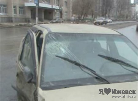 ДТП в Ижевске: иномарки жестко не поделили перекресток на Удмуртской