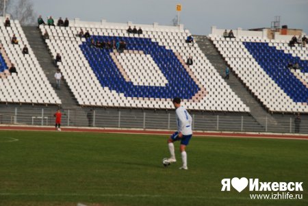 Футбольный клуб «Зенит-Ижевск» проиграл домашний матч-открытие