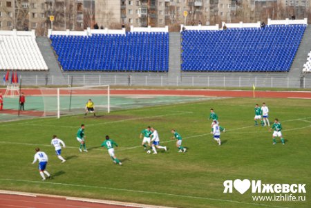 Футбольный клуб «Зенит-Ижевск» проиграл домашний матч-открытие