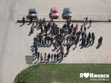 150 ижевских студентов выстроились в слово «Спасибо»