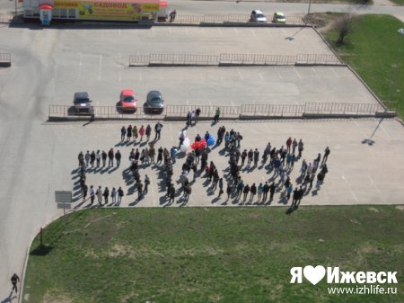 150 ижевских студентов выстроились в слово «Спасибо»