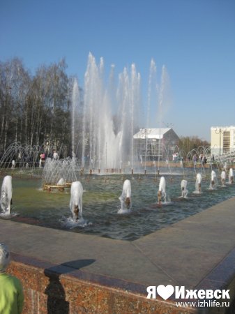В Ижевске открылся светомузыкальный фонтан