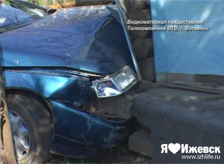 Вал ДТП с детьми в Удмуртии: в Воткинске водитель сбил школьника и врезался в дом