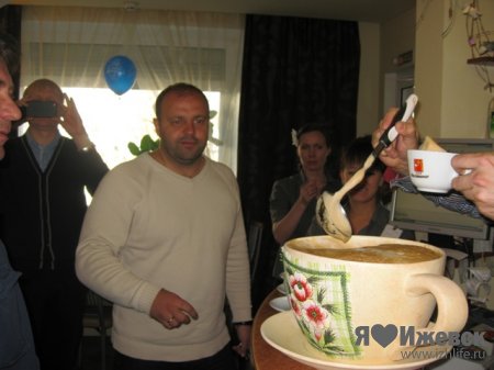 В Ижевске установили рекорд – сварили 6-литровую чашку капучино