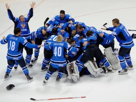 Сборная Финляндии победила шведов и стала чемпионами мира по хоккею