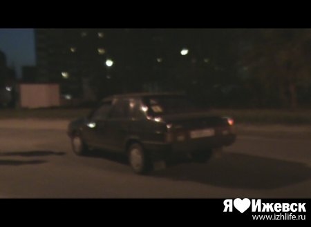 В Ижевске «девятка» сбила двоих пешеходов на ночной дороге