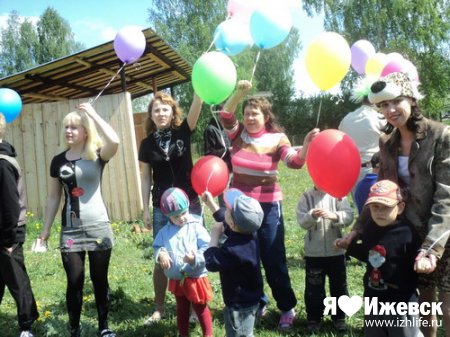 Ижевские чиновники поздравили с Днем защиты детей воспитанников приюта