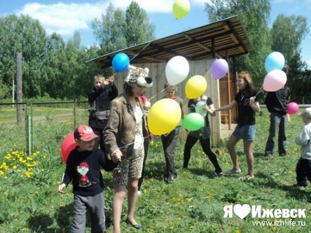 Ижевские чиновники поздравили с Днем защиты детей воспитанников приюта