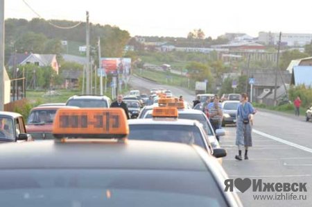Ижевских таксистов, которые хотели помочь в перевозке эвакуируемых из Пугачево и окрестностей людей, не пустили на трассу