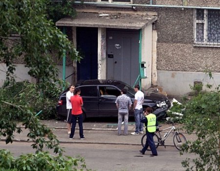 ДТП в Ижевске: пьяная девушка на авто протаранила скамейку и сбила женщину