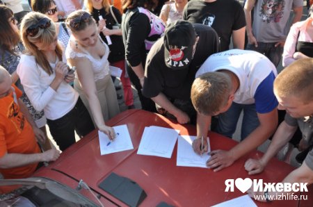 Автомобилисты Ижевска провели акцию протеста против повышения цен на топливо