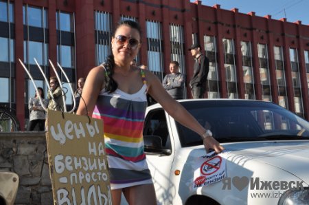 Автомобилисты Ижевска провели акцию протеста против повышения цен на топливо