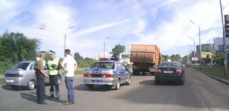 В Ижевске под колесами мусоровоза погиб мужчина