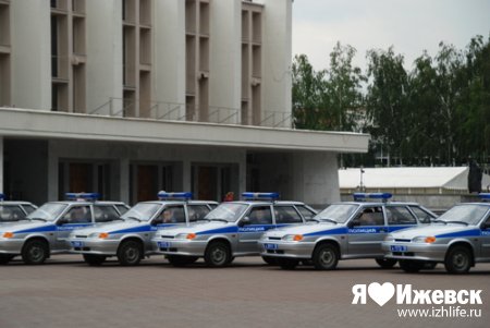 Полиция Ижевска получила автомобили с компьютерами и видеокамерами