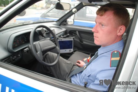 Полиция Ижевска получила автомобили с компьютерами и видеокамерами