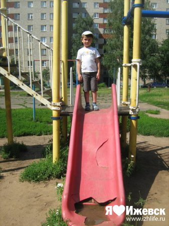 Детские площадки Ижевска опасны для жизни