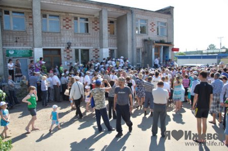 В Удмуртии Жириновский посетил военную часть в Пугачево