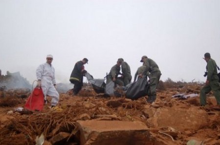 В Марокко самолет врезался в гору, погибли 80 человек
