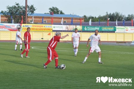 На сельских играх президент Удмуртии забил два гола
