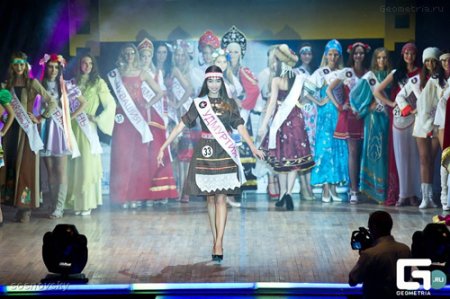 Модель из Ижевска на конкурсе «Мисс Волга» испытывали каблуками и антидиетами