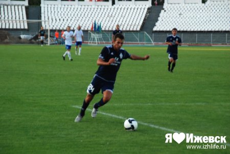 «Зенит-Ижевск» разгромил «Сызрань 2003», забив четыре безответных гола