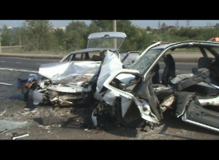 Страшное ДТП в Ижевске: на набережной в лобовую сошлись два авто