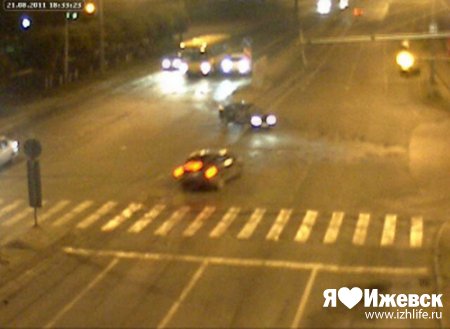 Жестокое ДТП в Ижевске: Mazda 6 на ночном перекрестке протаранила «пятнадцатую»
