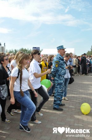В Ижевск доставили знамя Универсиады-2013