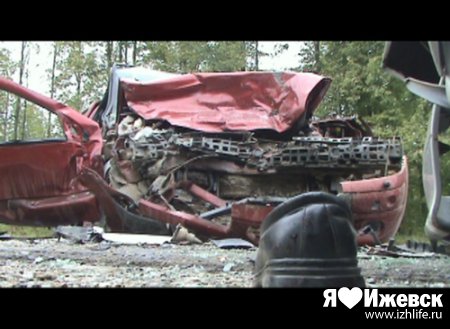 Под Ижевском в «лобовую» сошлись ВАЗ и Renault: двое погибли