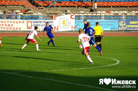 «Зенит-Ижевск» сыграет с лидером футбольного первенства