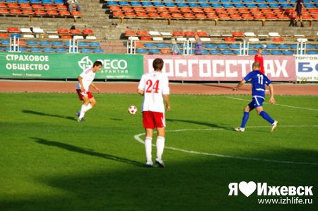 «Зенит-Ижевск» сыграет с лидером футбольного первенства