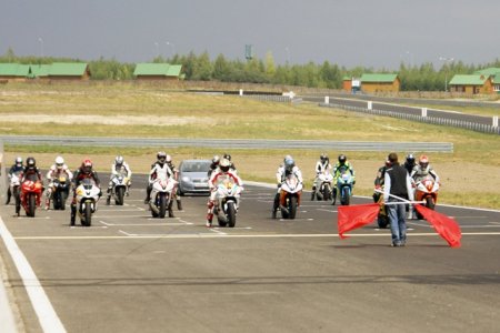 Сколько стоит профессионально погонять на мотоциклах в Ижевске
