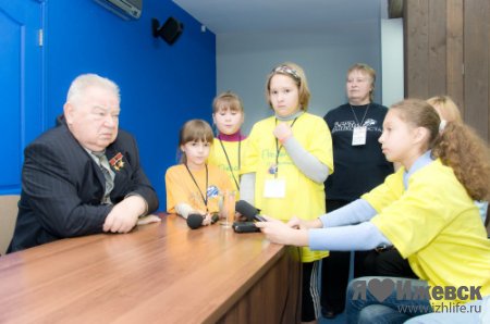 Космонавт Гречко прилетел в Ижевск на Як-42 и похвалил пилотов «Иж-Авиа»